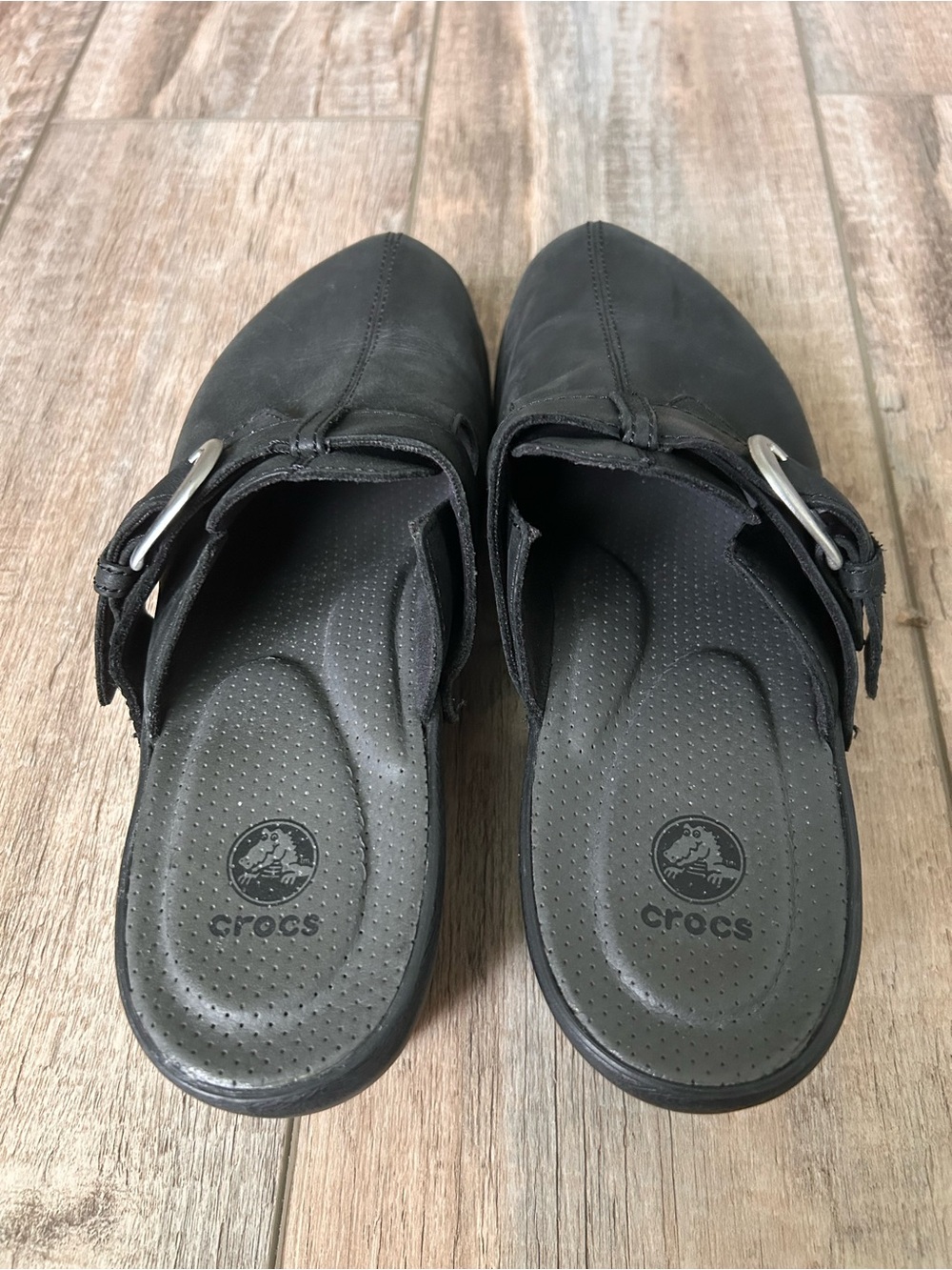 Crocs Sz 9 M Black Leather Buckle Studs Platform Clogs Heels Shoes - Picture 7 of 9